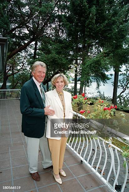 Günther Schramm, Ehefrau Gudrun;Thielemann, Homestory, Halbinsel;Saanich/Vancouver Island/Kanada, Terrasse,;Blumen, Frau,