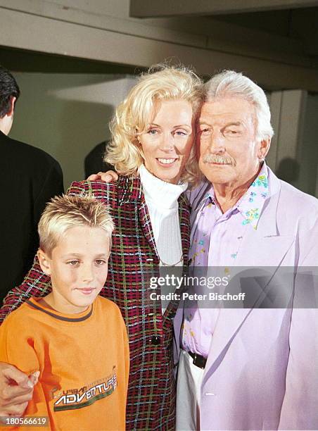 James Last, Ehefrau Christine, Enkel Leonard Last,;ARD-Show "Die Goldene Stimmgabel 2000",;Friedrich-Ebert-Halle, Ludwigshafen, Enkelkind,,