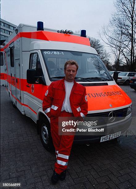 Uwe Hübner , Krankenhaus-Praktikum;"Rettungssanitäter, Altenpfleger",;freiwilliger "DRK"-Helfer , Bremen, Krankenwagen, Sanitäter,;Uniform,