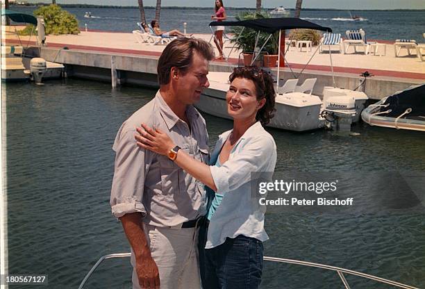 Ralf Lindermann, Julia Heinemann,;ZDF-Serie "Unser Charly"/ Folge;4, Key Largo/Florida/USA, Anlegesteg,;Ozean, Meer, Bootsreling,