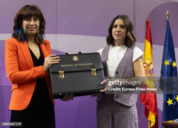 The hitherto Minister of Equality, Irene Montero , hands over her Equality portfolio to the hitherto Councilor for Culture and Tourism in the City...