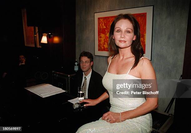 Nathalie Kollo, Pianist Joachim Küpper,;Kempinski Hotel, Berlin, Deutschland, Europa, Auftritt,;Abendkleid, Klavier,