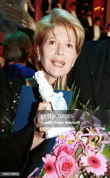 Christiane Hörbiger, "Bayerischer Fernsehpreis", "Der Blaue Panther", München, Blumen, Blumenstrauß, Strauß, Fest, Gala, Preisträger, Auszeichnung,...