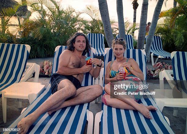 Karin Thaler, Ehemann Milos Malesevic,;ZDF-Serie "Unser Charly", Folge "Flipper,;der Retter", Key Largo/Florida/USA,;"Mariott"-Hotel,...