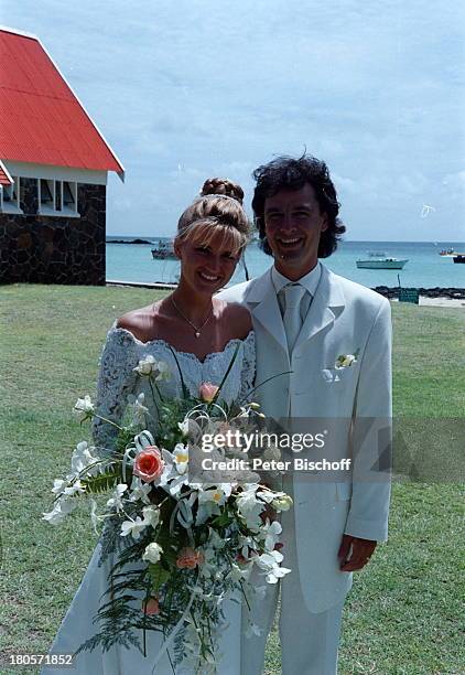 Angelina Pappini, Bräutigam Christian;Fresz, Hochzeit Marlene Charell-Tochter,;Triolet/Mauritius/Afrika, Hotel "Trou aux;biches", Rasen, Braut,...