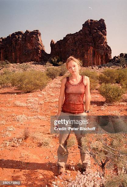 Johanna Klante, ZDF-2-Teiler, "Im Herzen;der Fremde", heisst jetzt "1000 Meilen für die Liebe", Ross River Sphings / Australien, Felsen, Wüste,;roter...