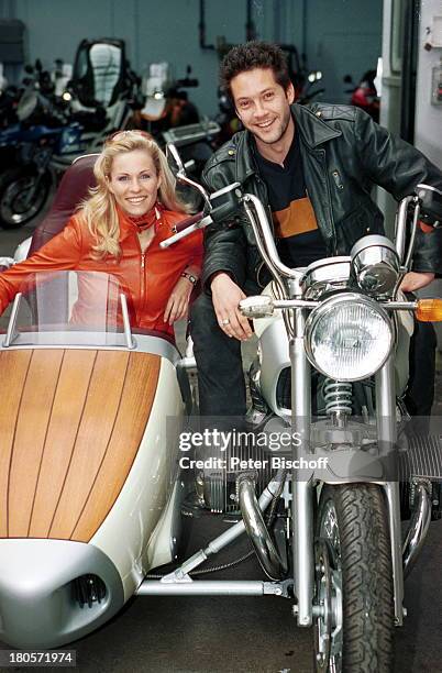 Eve Scheer, Christof Arnold, Exclusiv-Fotos der beiden Fernsehstars und Motorrad-Fans, RTL-Daily-Soap"Unter Uns"/ARD-TV-Serie "Fabrixx", Motorrad,...