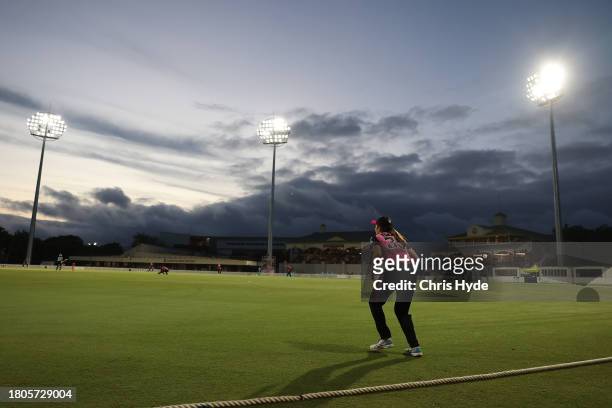 General view during the WBBL match between Brisbane Heat and Sydney Sixers at Allan Border Field, on November 21 in Brisbane, Australia.
