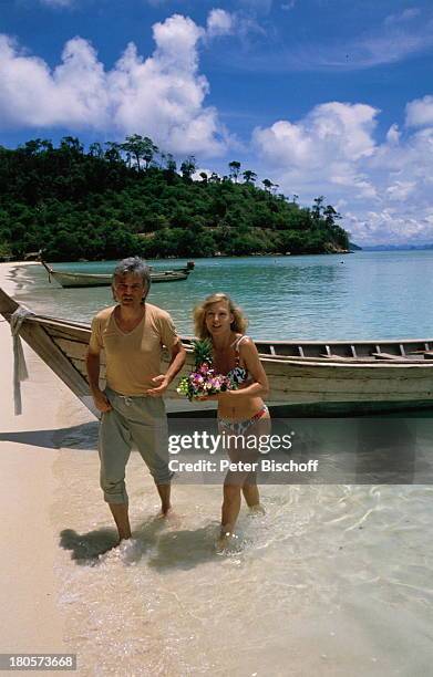 Constanze Engelbrecht, Ehemann;Francois Nocher, ZDF-Serie "Insel der;Träume", Boot, Strand, Bikini, Urlaub,