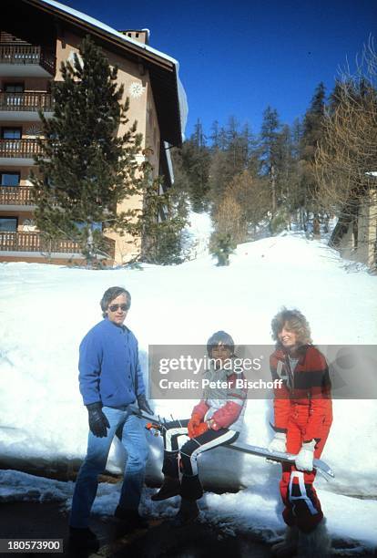Frank Elstner, Sohn Thomas Elstner,;Lebensgefährtin Marion Maerz ,;St. Moritz/Schweiz, Skiferien mit Familie,;Schnee, Urlaub,