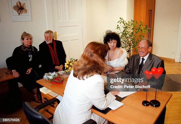 Vivi Bach, Dietmar Schönherr, Herbert;Köfer, Ehefrau Heike Knochee,;Vorzimmerdame Verena Galts, ,;Hochzeit, Berlin, Deutschland, Europa, Köpenick,...