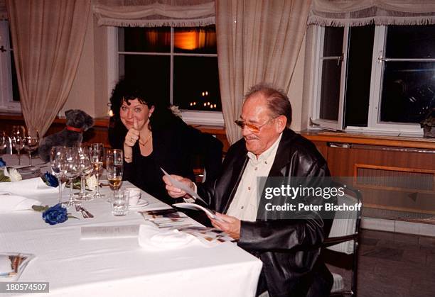 Herbert Köfer, Ehefrau Heike Knochee,;Hochzeit, Luisenhain, Restaurant;"Seeresidenz", Berlin, Deutschland, Europa, Bräutigam, Braut,;schreiben, ! A c...