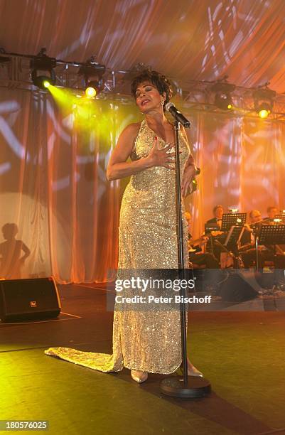 Shirley Bassey, "Unesco Benefiz-Gala",;"Kinder in Not", Swissotel Neuss,;Wohltätigkeits-Gala, Ball, Bühne,;Sängerin, Auftritt, Mikrofon, Live,