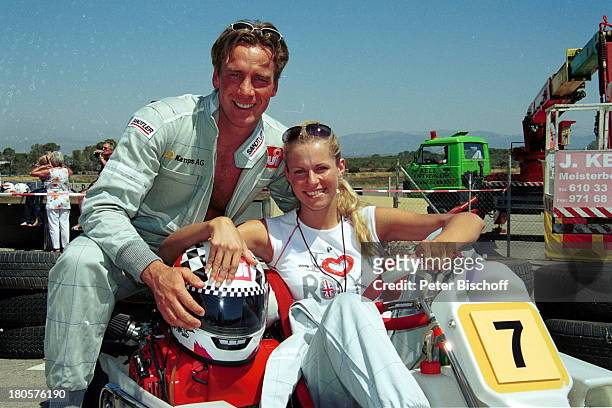 Jürgen Milski , Eve Scheer , , "Star Kart Rennen 2001", Mallorca/Spanien, Go-Kart, Helm, Overall, Sonnenbrille,