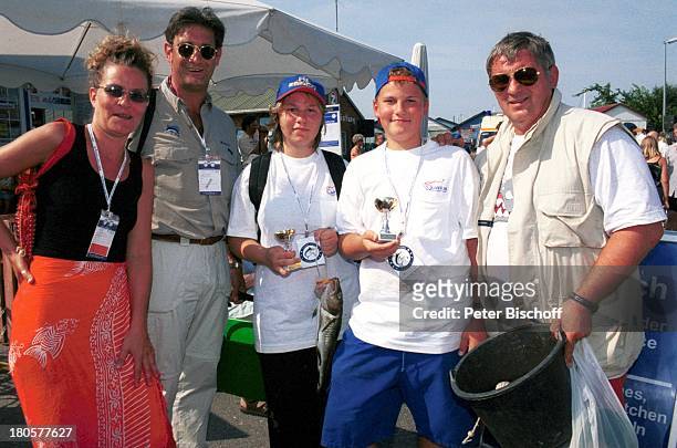 Ehefrau Simone Hoenig, Teilnehmer, Tochter Paula Hoenig , Sohn Lucas Hoenig , Heinz Hoenig, "Royal Fishing Jugendangeln 2001", Heiligenhafen , MS...
