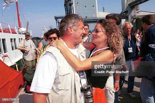Heinz Hoenig, Ehefrau Simone Hoenig, "Royal Fishing Jugendangeln 2001", Heiligenhafen , MS "Stromer II", umarmen,