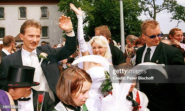 Alexandra Hofmann, Ehemann Dietmar Geiger, Hochzeitsgäste, Hochzeit von Alexandra Hofmann , Kirche St.Martin/Meßkirch/Baden-Württemberg, Blumen,...