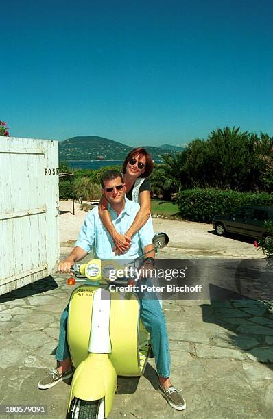 Susanne Uhlen, Ehemann Henry Dawidowicz, St. Tropez/Frankreich, Motorroller, Urlaub, Mann,