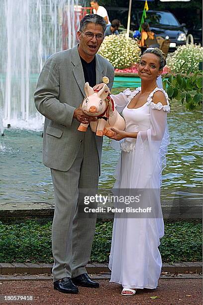 Bräutigam Hansjörg Criens, Braut Iris Remmertz , Hochzeitsfeier, Mönchengladbach, "Kaiser Friedrich-Halle", nach der kirchlichen Trauung, Hochzeit,...