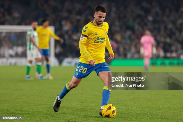 Kirian Rodriguez of UD Las Palmas is making a cross into the area during the La Liga EA Sports match between Real Betis and UD Las Palmas at Benito...