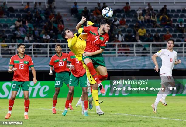 Arsha Shakouri of IR Iran clears the ball under pressure from Anas Alaoui of Morocco during the FIFA U-17 World Cup Round of 16 match between Morocco...