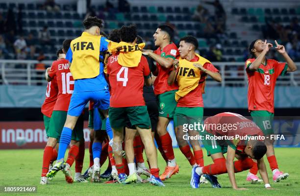 Players of Morocco celebrate after Nassim Azaouzi of Morocco scored the team's first goal during the FIFA U-17 World Cup Round of 16 match between...