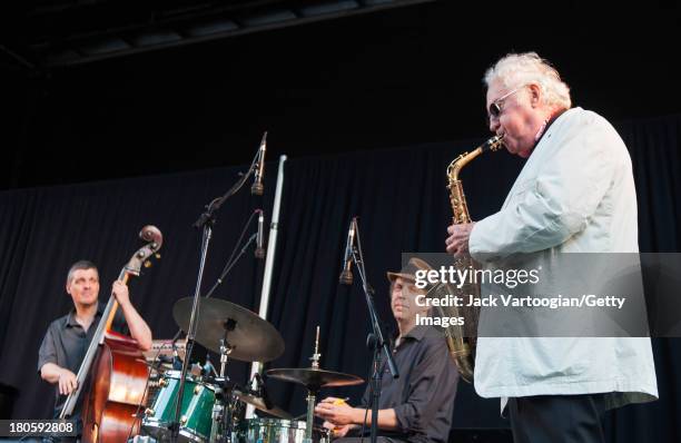 Year-old American Jazz musician Lee Konitz leads his Quartet from the alto saxophone with Jeremy Stratton on upright acoustic bass and George...