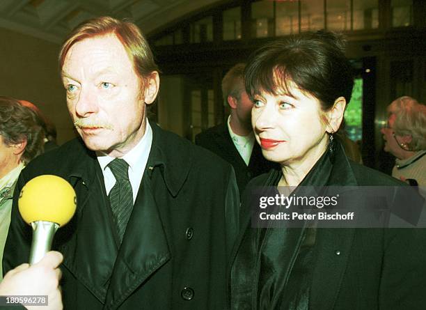 Otto Sander, Ehefrau Monika Hansen, Nominierung zum "Deutschen Filmpreis 2002", Hotel "Adlon", Berlin, Frau,