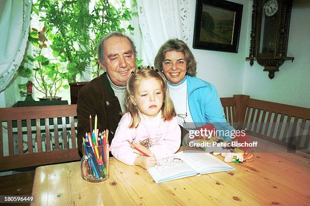 Hans Clarin, Enkelin Leonie Clarin, Ehefrau Christa Graefin von Hardenberg, Homestory anlaeßlich 40 Jahre Synchronstimme von "Pumuckl",...