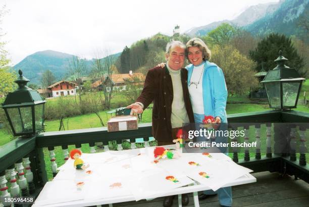 Hans Clarin, Ehefrau Christa Graefin von Hardenberg, Homestory anlaeßlich 40 Jahre Synchronstimme von "Pumuckl", Aschau/Chiemgau, "Moserhof", Kobold,...