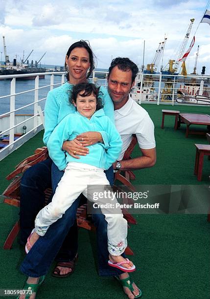 Carin C. Tietze, Tochter Lilly June Tietze, , Ehemann Florian Richter, am Rande der Dreharbeiten zur ZDF-Reihe "Traumschiff", Folge 43 "Thailand",...