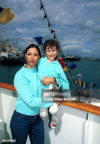 Carin C. Tietze, Tochter Lilly June Tietze, , am Rande der Dreharbeiten zur ZDF-Reihe "Traumschiff", Folge 43 "Thailand", Asien, ,...