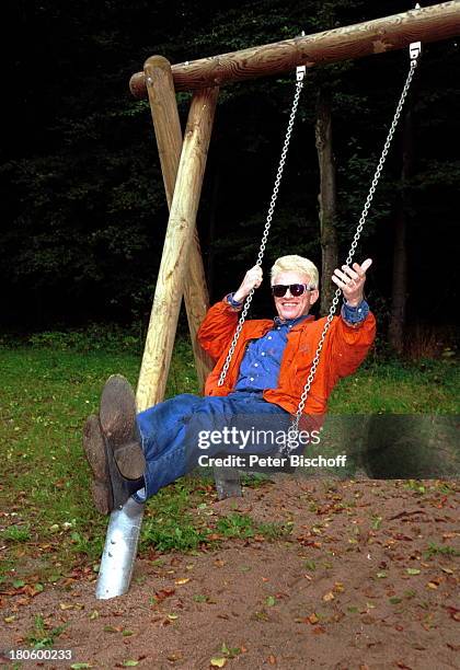 Heino, Bad Münstereifel, Spielplatz, Spielgerät, Schaukel, schaukeln,, Volksmusik-Sänger,