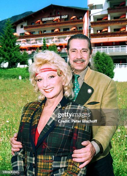 Margot Werner, Jochen Litt, , Berwangen, Tirol, ; sterreich, Europa, Hotel "Berwanger Hof", Wiese,