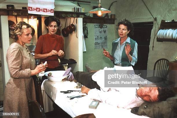 Hardy Krüger jr. , Gudrun Landgrebe, Stephanie Gossger, Claudia Mehnert, , ZDF-Film "Das Haus der Schwestern", Nord-England/England, Verwundung,...