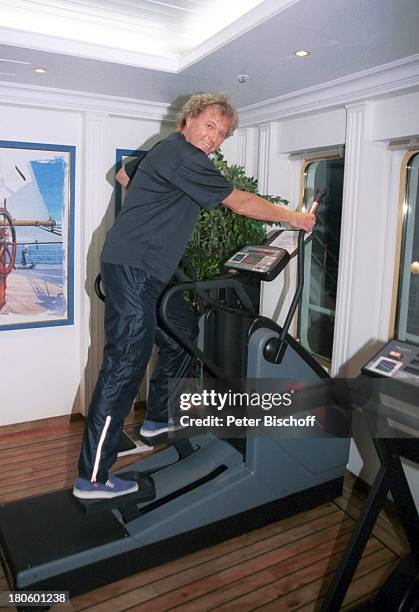 Bernhard Brink, MS "Deutschland", Mittelmeer, Kreuzfahrt, Fitnesscenter, Kraftraum, Sportgerät,