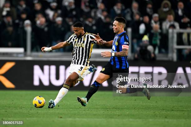 Gleison Bremer of Juventus and Lautaro Martinez of Inter during the Serie A TIM match between Juventus and FC Internazionale at Allianz Stadium on...