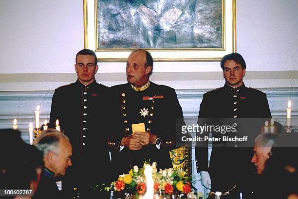 König Harald von Norwegen, Oslo/Norwegen, königliches Schloß, Kaffe trinken, Tasse, Orden, Uniform, Kerzen, Gemälde, Bild, Militär-Offiziere, A-AK,