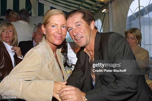 Michael Lesch und Ehefrau Christina Keiler, Golf-Gala während dem Golf-Turnier für "Uwe Seeler-Stiftung", Achim, "Grothenns"-Gasthof, Party, Frau,;