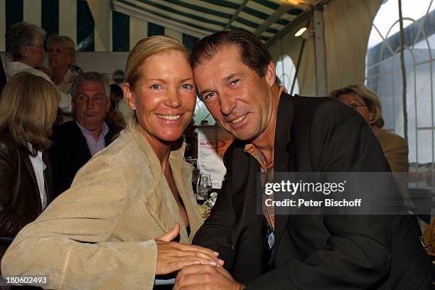 Michael Lesch und Ehefrau Christina Keiler, Golf-Gala während dem Golf-Turnier für "Uwe Seeler-Stiftung", Achim, "Grothenns"-Gasthof, Party, Frau,;