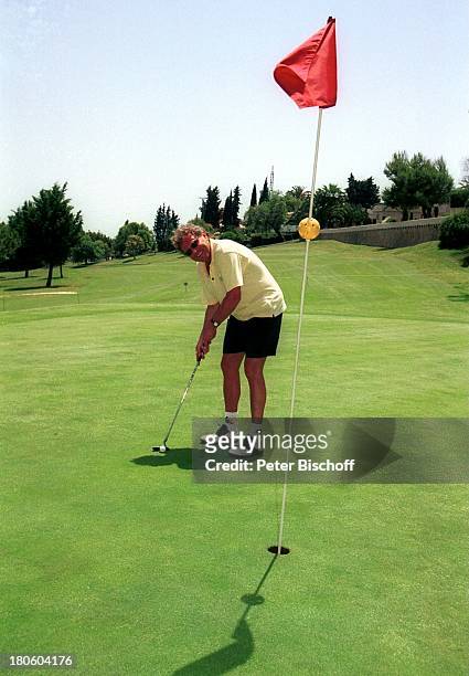 Bernhard Brink, Marbella/Spanien, Golfclub "Atalaya", golfen, Golfschläger, Urlaub, einlochen;