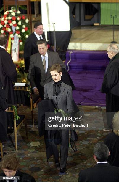 Christina Antonia Palastanga/Garnier , Beerdigung von Hildegard Knef, Gedächtniskirche, Berlin, Deutschland, Europa-Zehlendorf, Beisetzung, Grab,...