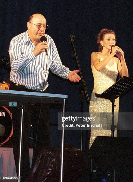 Manfred Krug, Tochter Stefanie Krug, Auftritt von Manfred Krug mit seiner Band "Jazzin the Blues", Stadthalle Bremerhaven, Bühne, Singen, Mikro,...