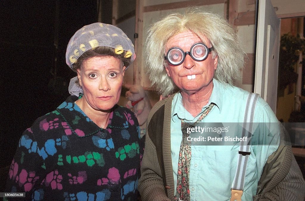 Claudia Rieschel und Peer Augustinski, Perücke, Brille, Hasenzäh