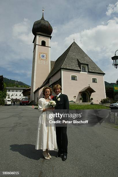 Karina Thayenthal , Hansi Hinterseer , ARD/ORF-Film "Da wo die Liebe wohnt", Kapelle in Oberaurach /Tirol/Österreich, Kirche, Hochzeit, Brautkleid,...