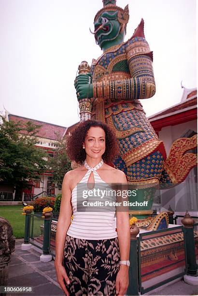 Barbara Wussow, am Rande der Dreharbeiten zum ZDF-Film "Singapur-Express - Geheimnis einer Liebe", Bangkok, Thailand, Asien, Tempelgarten, ,...