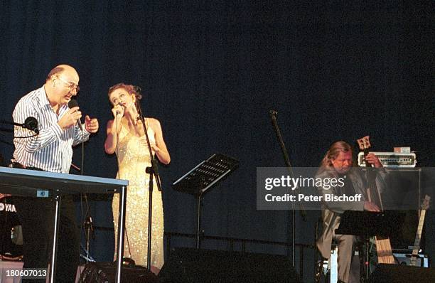 Manfred Krug , Tochter Stefanie Krug, Musiker, Auftritt von Manfred Krug mit seiner Band "Jazzin the Blues", Stadthalle Bremerhaven, Bühne, Singen,...