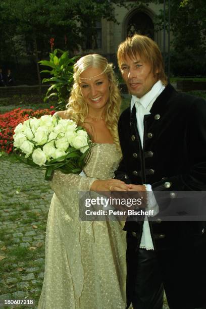 Braut Janine Kunze, Bräutigam Dirk Budach, kirchliche Trauung Janine Kunze mit Dirk Budach, Köln, , vor der Kirche "St.Gereon", Hochzeit,...