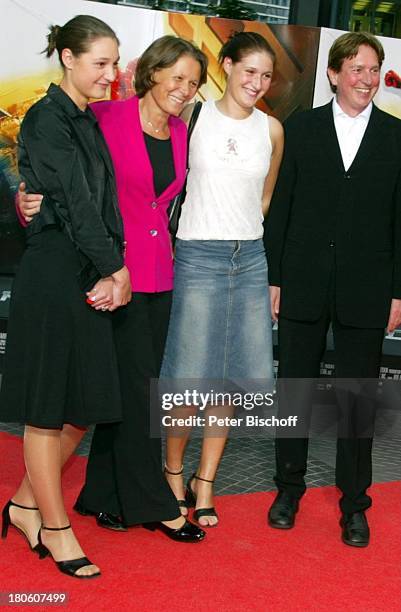 Jürgen Schau , Christina Rau , Tochter Anna-Christina , Tochter Laura-Helene, Deutschland-Premiere vom US-Kino-Film "Spiderman", Cine-Star im Sony...