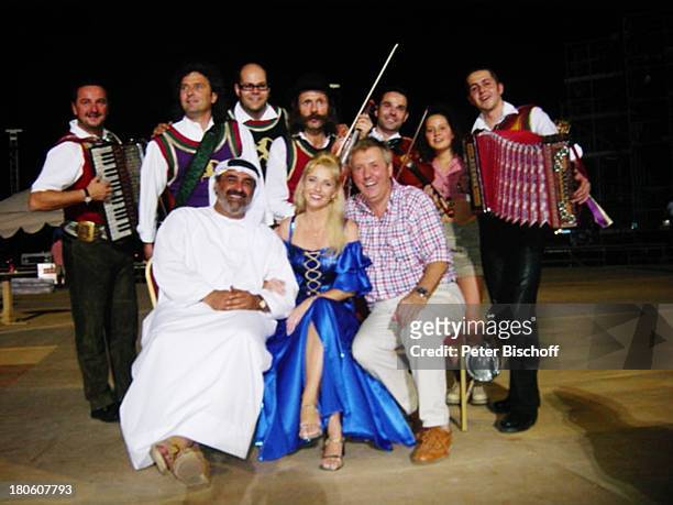 Karl Moik , Scheich Feisal , Marianne Cathomen, Musikanten , ARD/ORF-Musik-Show "Musikantenstadl", Dubai, Vereinigte Arabische Emirate,